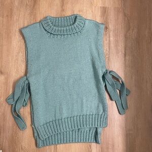 Trendy Sleeveless Knit Sweater with Side Ties - Green